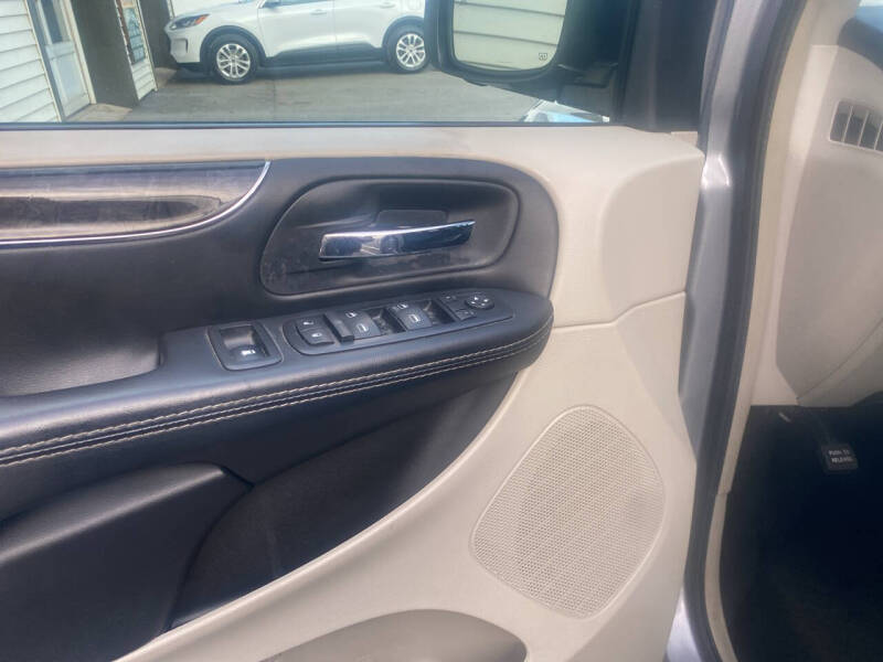 2015 Chrysler Town and Country Touring-L