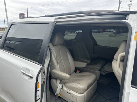 2013 Toyota Sienna XLE 7-Passenger