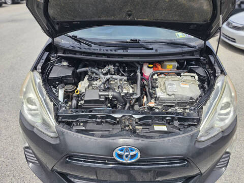 2016 Toyota Prius c Two