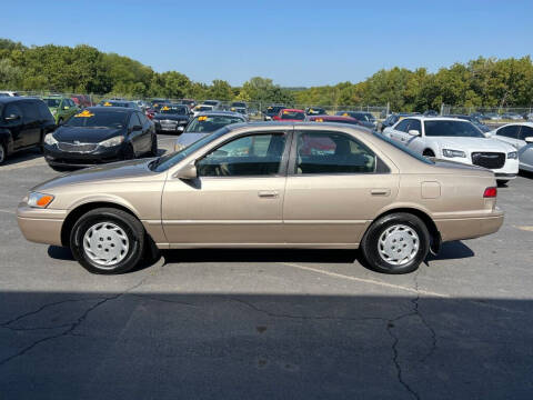 1997 Toyota Camry for sale at CARS PLUS CREDIT in Independence MO