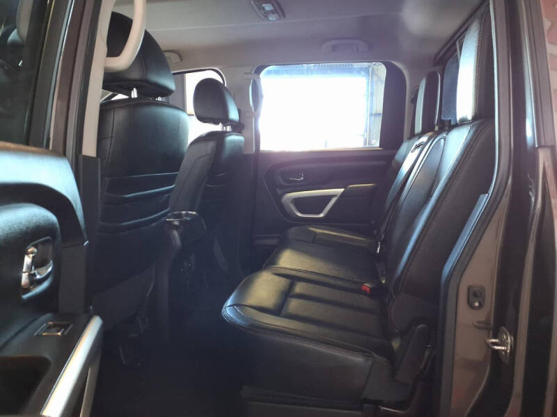 2017 Nissan Titan SL