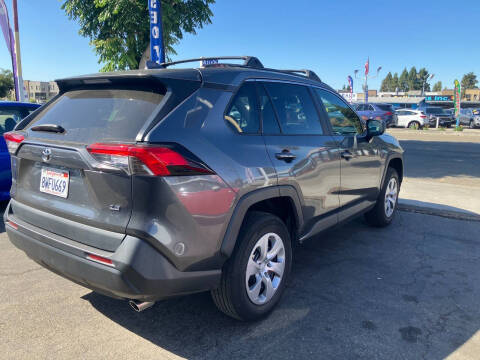 2021 Toyota RAV4 LE