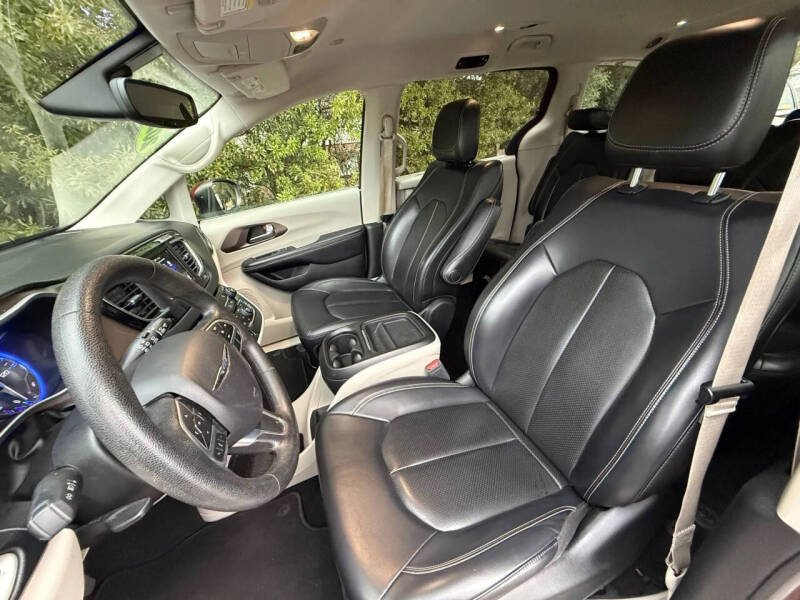 2020 Chrysler Voyager LXi