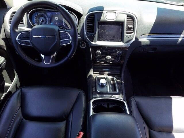 2017 Chrysler 300 Limited