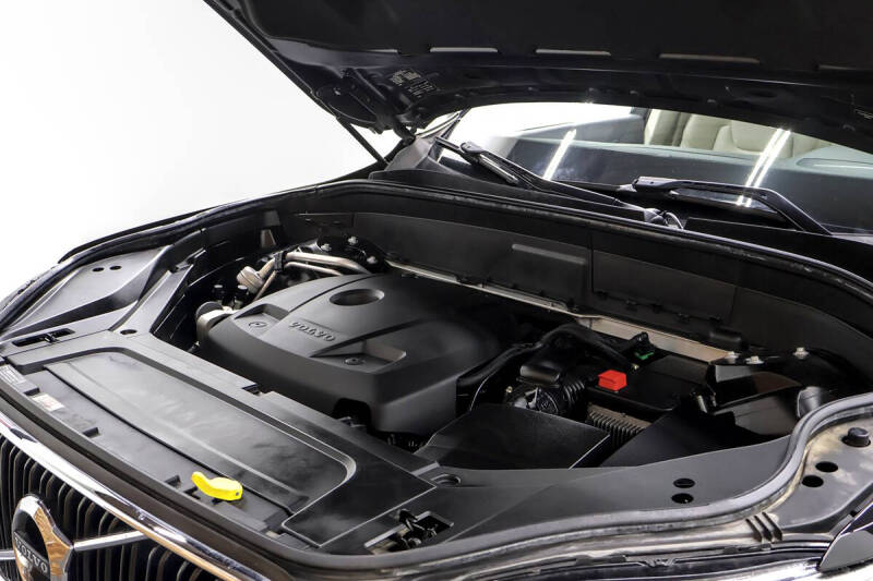 2017 Volvo XC90 T6 Momentum