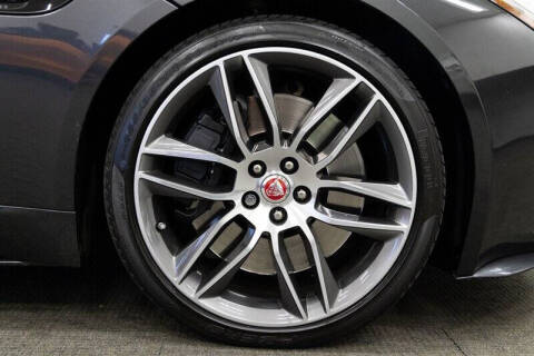2016 Jaguar F-TYPE R