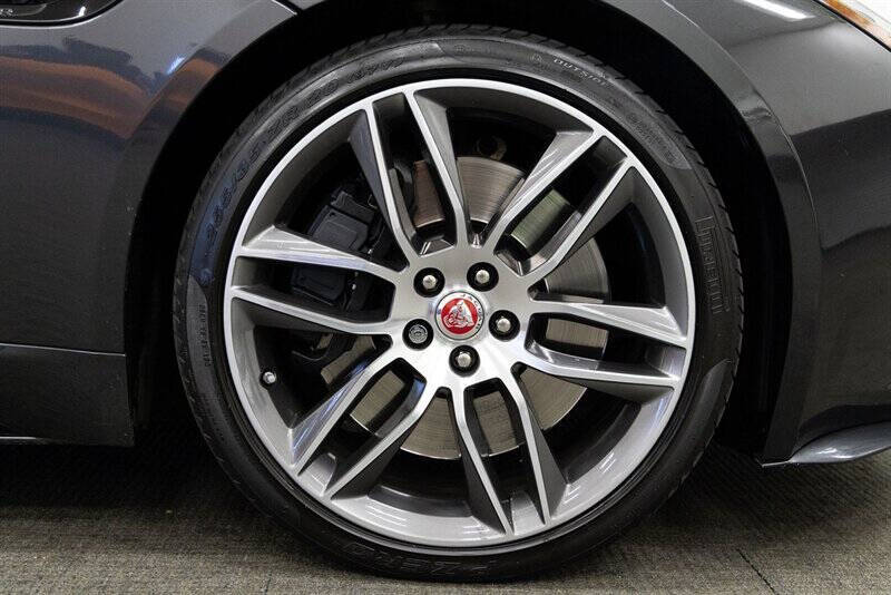 2016 Jaguar F-TYPE R