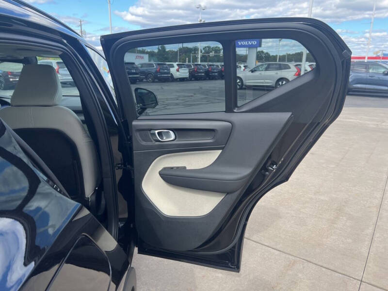 2026 Volvo XC40 B5 Ultra