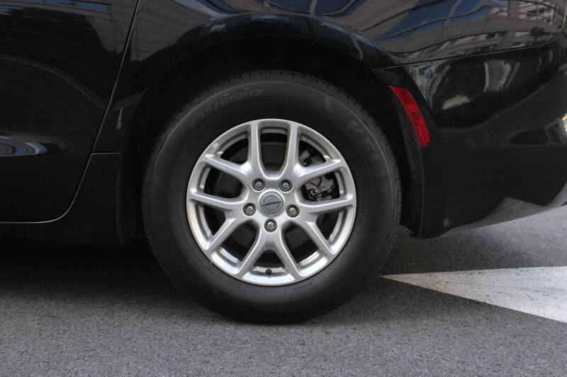 2024 Chrysler Voyager LX