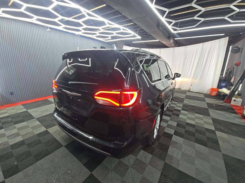 2017 Chrysler Pacifica Touring-L