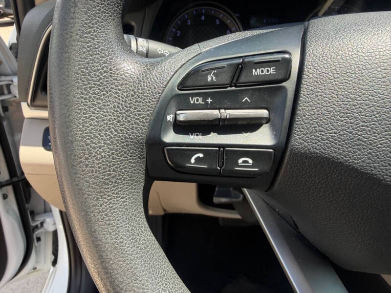 2019 Hyundai Elantra SE