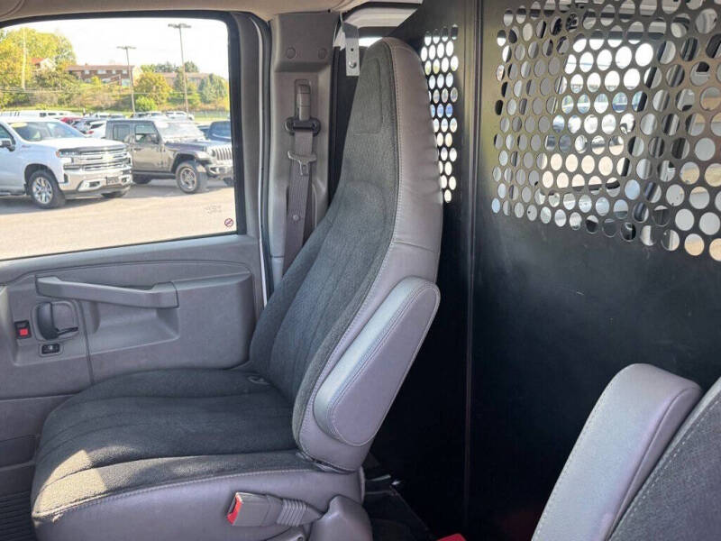 2023 GMC Savana 2500