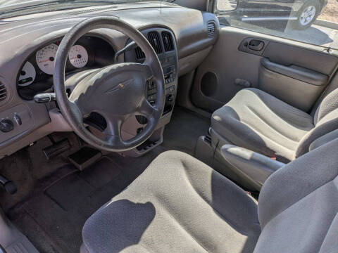 2003 Chrysler Voyager LX Value