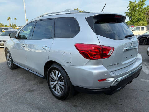 2017 Nissan Pathfinder SL