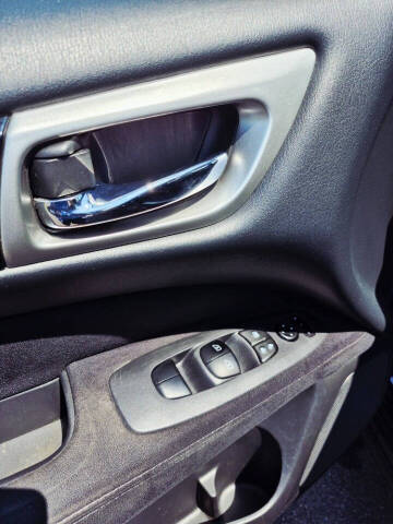 2013 Nissan Pathfinder SV