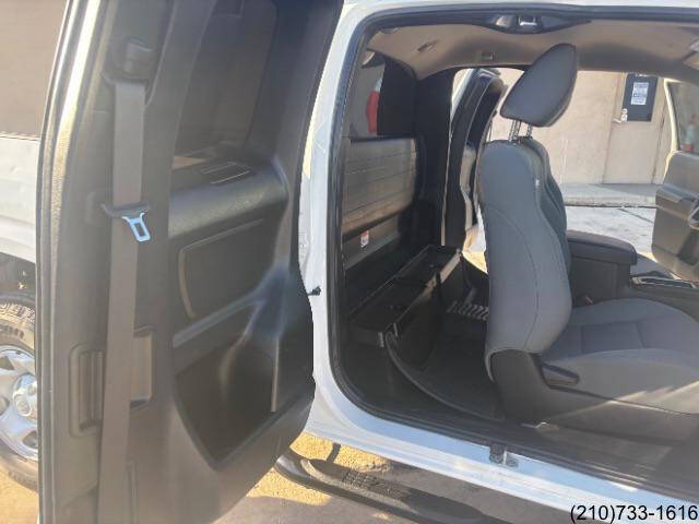 2022 Toyota Tacoma SR