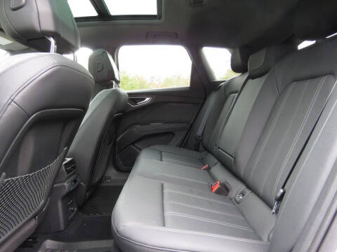2024 Audi Q4 e-tron quattro Premium Plus 50