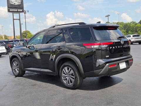 2025 Nissan Pathfinder SV