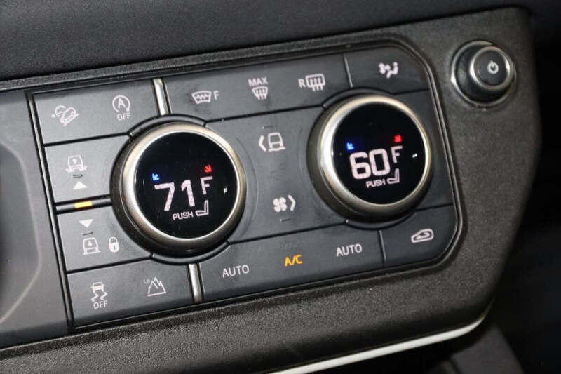 2023 Land Rover Defender 110 SE