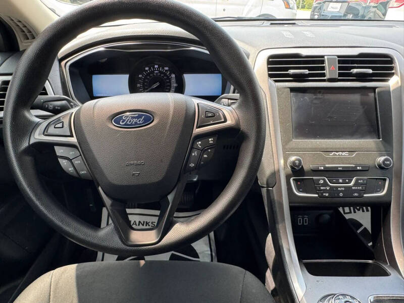 2020 Ford Fusion SE