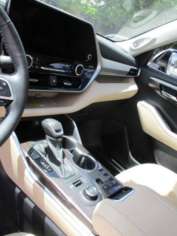 2023 Toyota Highlander Platinum