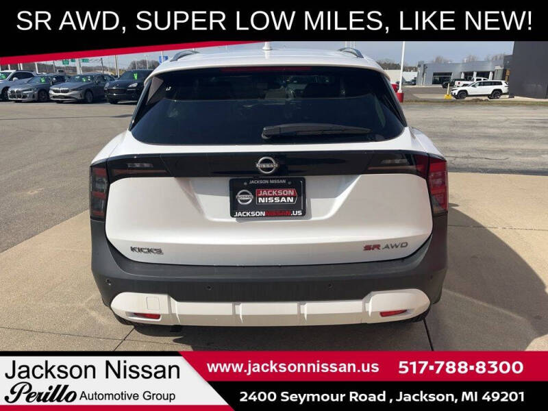2025 Nissan Kicks SR
