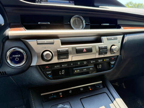 2016 Lexus ES 300h