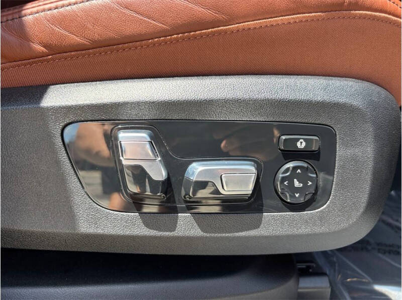 2024 BMW X7 M60i