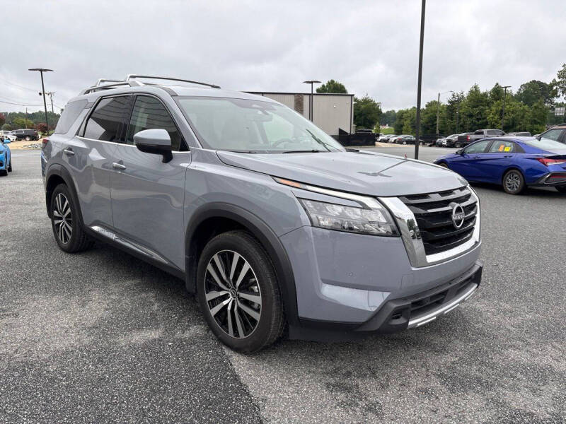 2025 Nissan Pathfinder Platinum