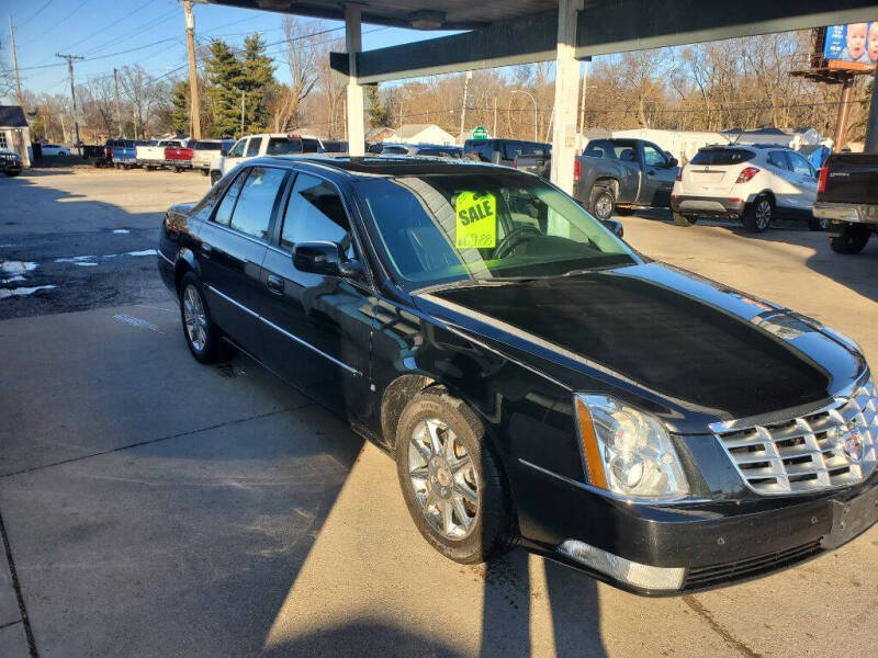 2010 Cadillac DTS Luxury Collection's photo