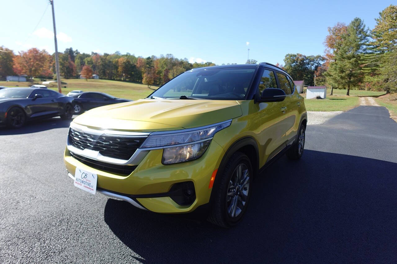 Yellow 2022 Kia Seltos S S 4dr SUV 2