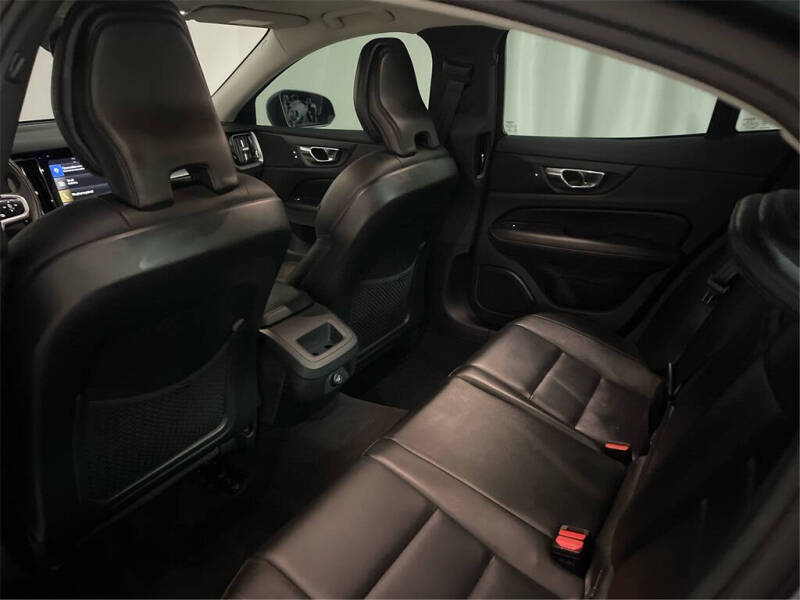 2020 Volvo S60 T5 Momentum