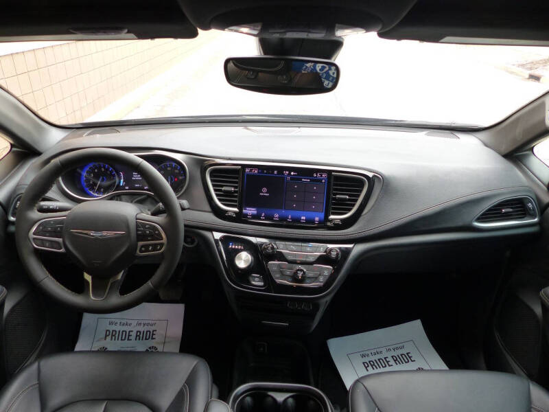 2025 Chrysler Pacifica Select