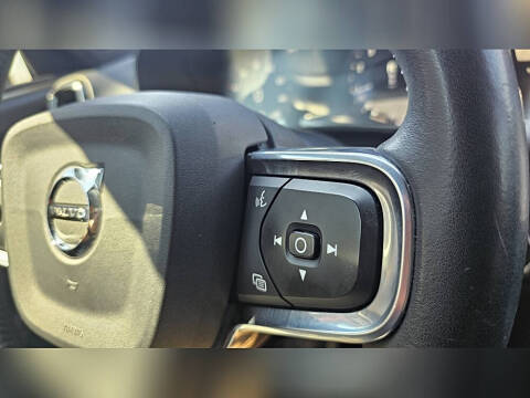 2019 Volvo XC40 T5 Momentum