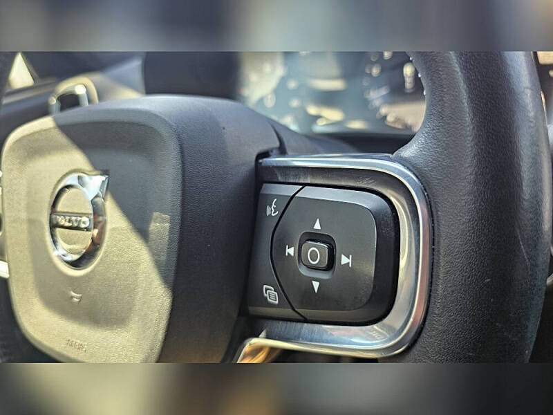 2019 Volvo XC40 T5 Momentum