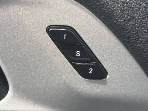 2024 Chrysler Pacifica Plug-In Hybrid Select