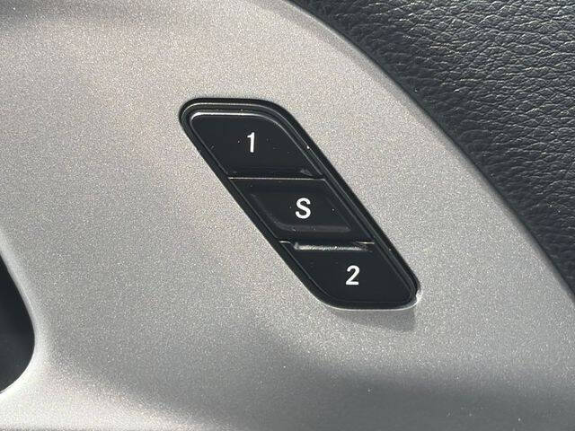 2024 Chrysler Pacifica Plug-In Hybrid Select