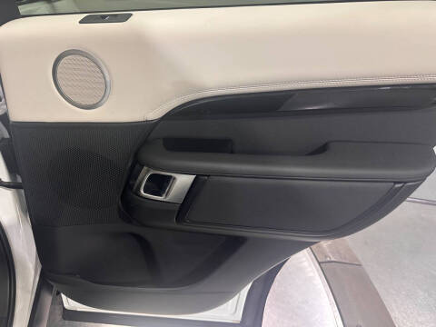 2025 Land Rover Discovery P300 S