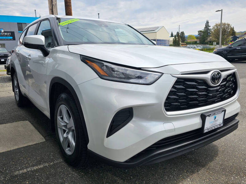 2024 Toyota Highlander LE