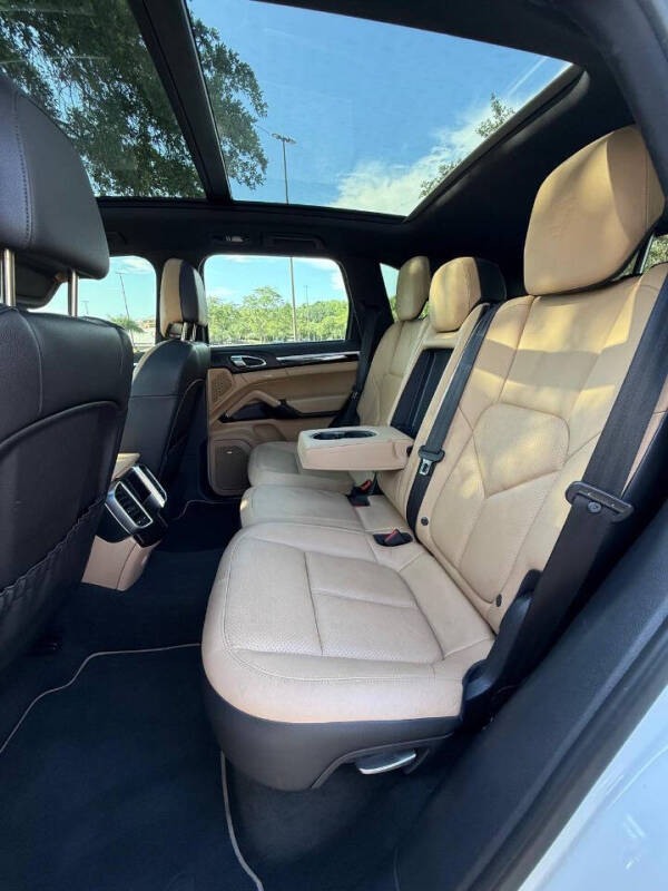 2014 Porsche Cayenne Platinum