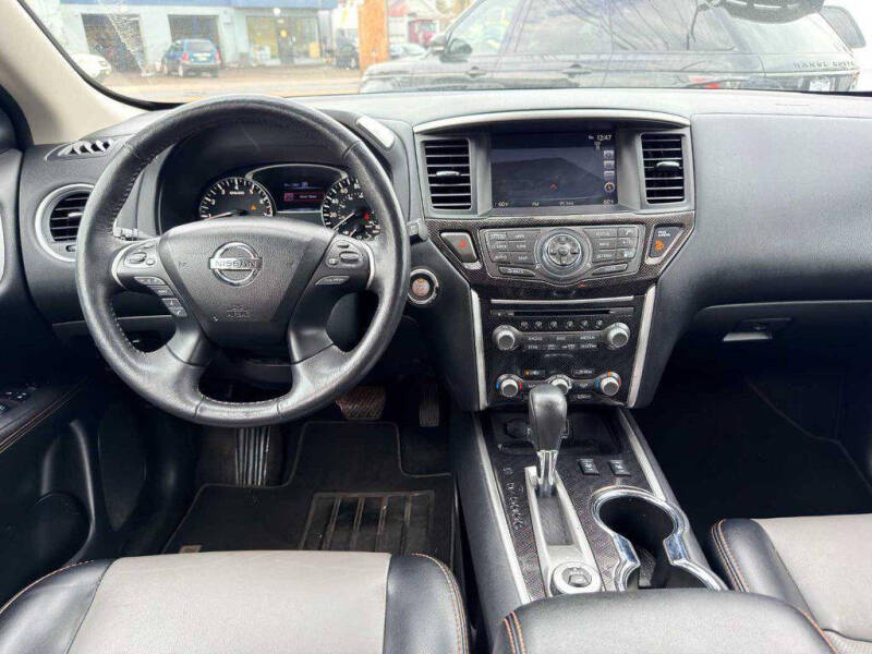 2020 Nissan Pathfinder SL
