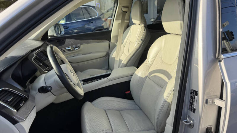 2023 Volvo XC90 Recharge T8 Ultimate Bright Theme 6P
