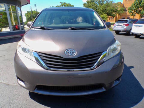 2012 Toyota Sienna LE 7-Passenger