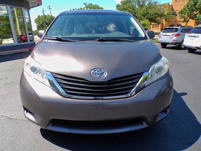2012 Toyota Sienna LE 7-Passenger