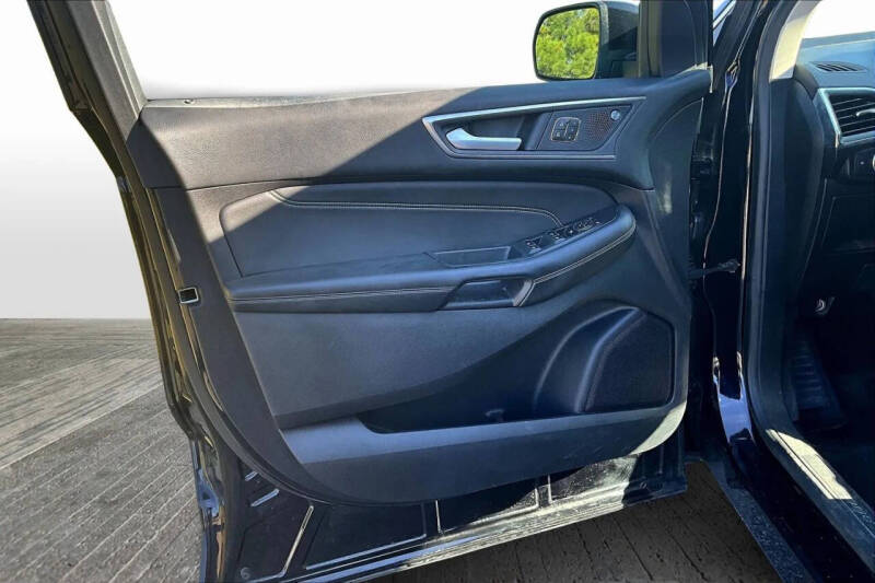 2021 Ford Edge Titanium