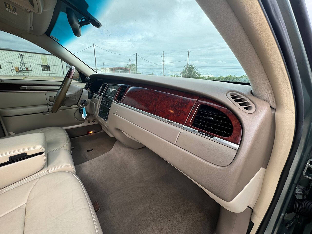 2004 Lincoln Town Car for sale at Carnival Car Company in Victoria, TX