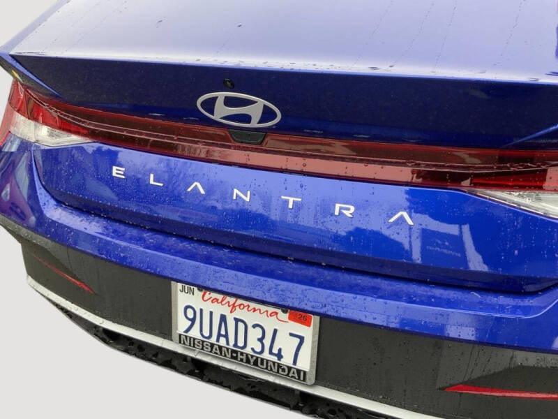 2025 Hyundai Elantra SE