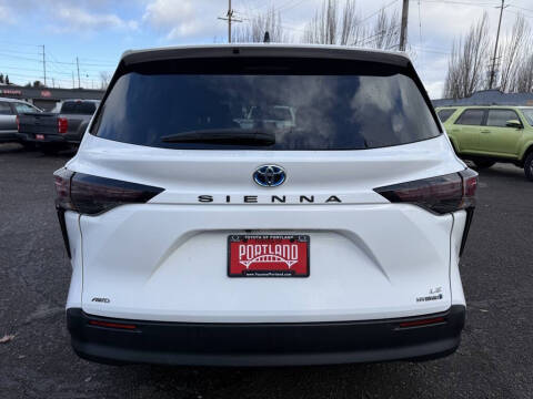 2024 Toyota Sienna LE 8-Passenger