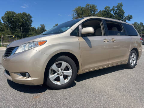 2013 Toyota Sienna LE 7-Passenger Auto Access Seat
