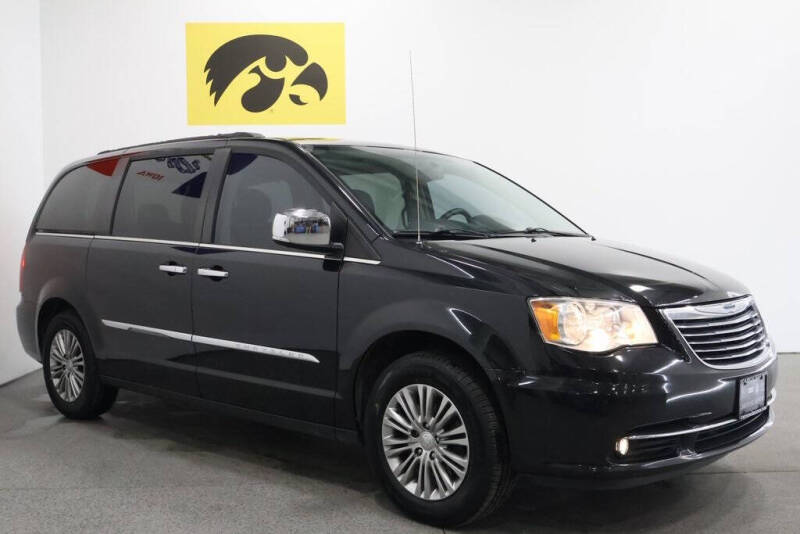 2016 Chrysler Town and Country Touring-L